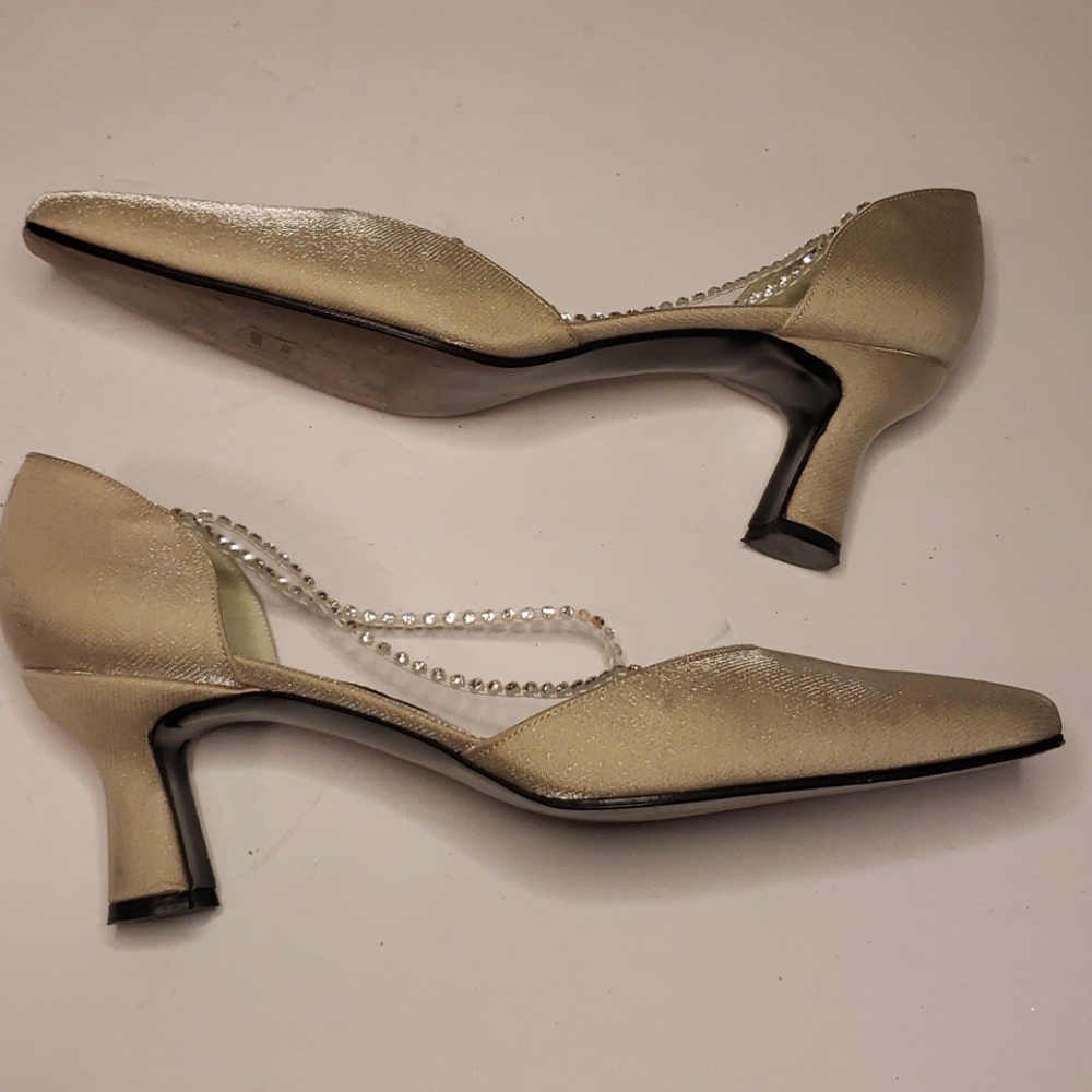 Stuart Weiztman Beige Shimmer Heel Size 8 - image 4